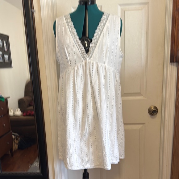 no brand Dresses & Skirts - White Sleeveless V-Neck Babydoll Mini Dress